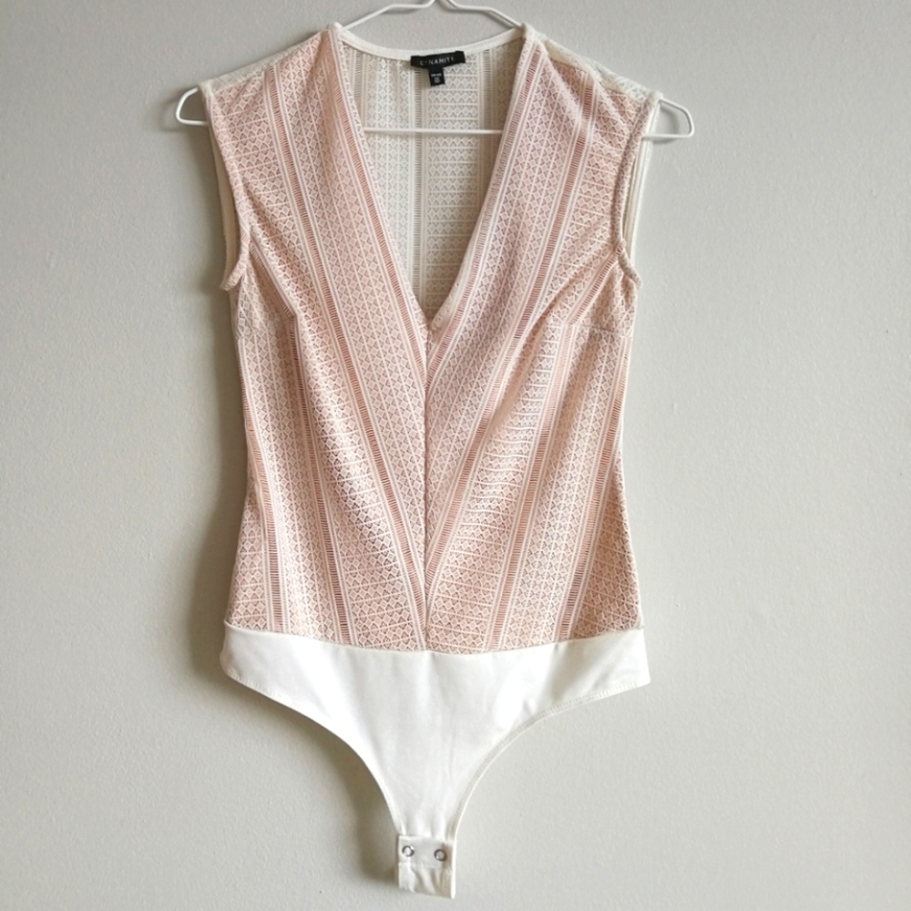 DYNAMITE Sleeveless V-Neck Lace Bodysuit